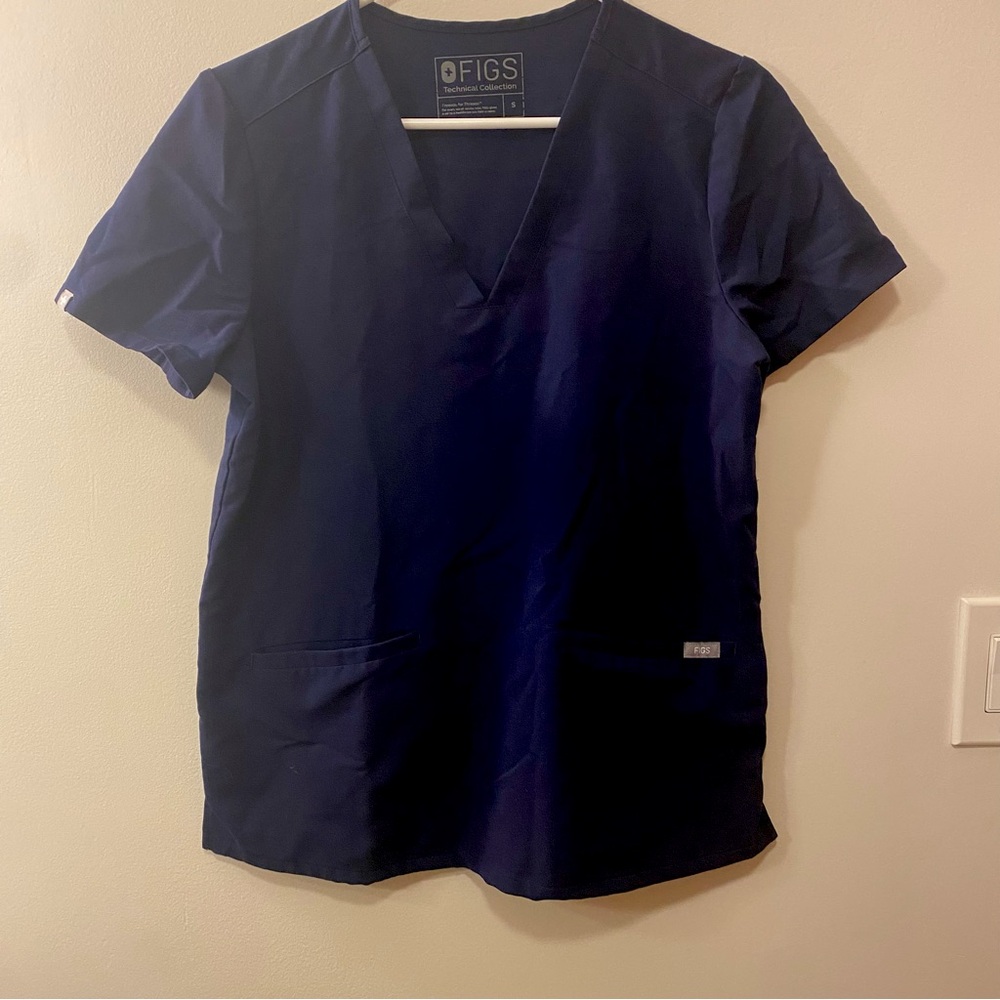 Figs Navy Casma 3 pocket scrub top Small